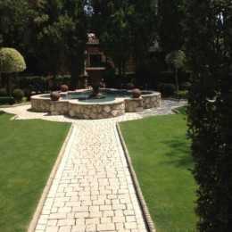 modern-device-of-irrigation-garden-irrigation-system-technique-of-watering-in-the-garden-lawn-sprin